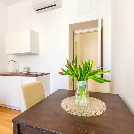 I Apartment