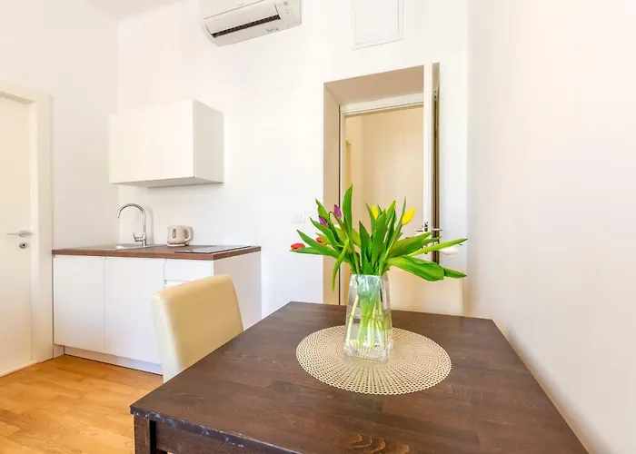 I Apartment